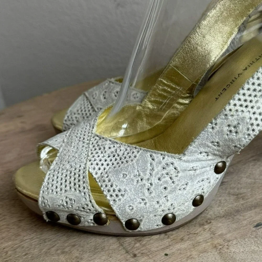 Cynthia Vincent Womens Peep Toe Slingback Wooden Platform Heels Sz 9 Puple White